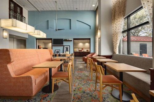 Hampton Inn & Suites San Marcos - image 14