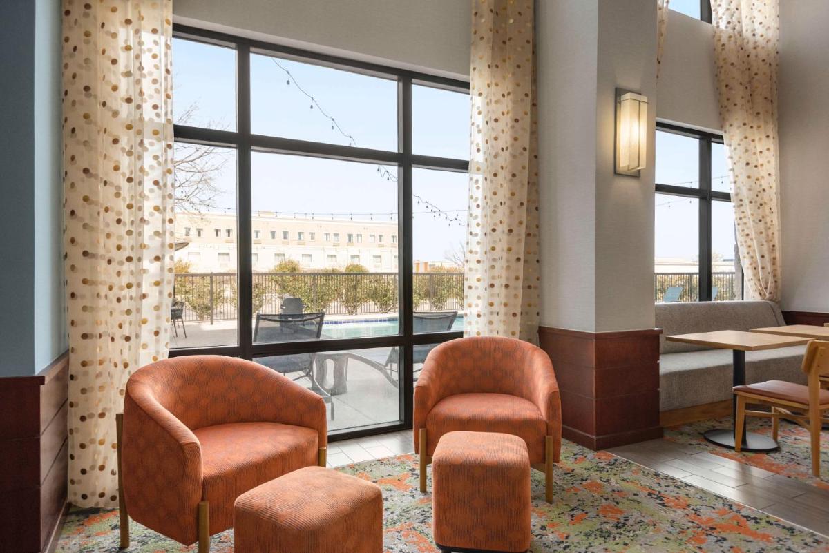 Hampton Inn & Suites San Marcos - image 6