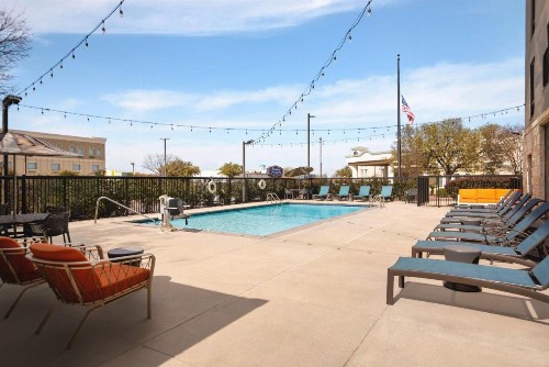 Hampton Inn & Suites San Marcos - image 7