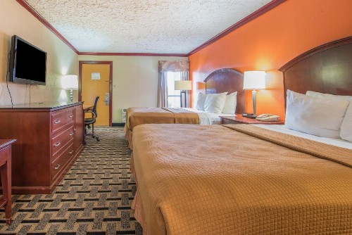 Howard Johnson by Wyndham San Marcos - image 15