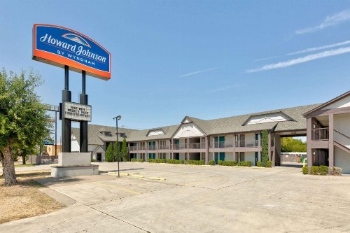 Howard Johnson by Wyndham San Marcos - image 18