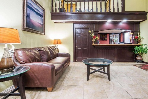 Howard Johnson by Wyndham San Marcos - image 19
