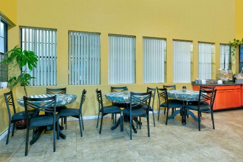 Howard Johnson by Wyndham San Marcos - image 2