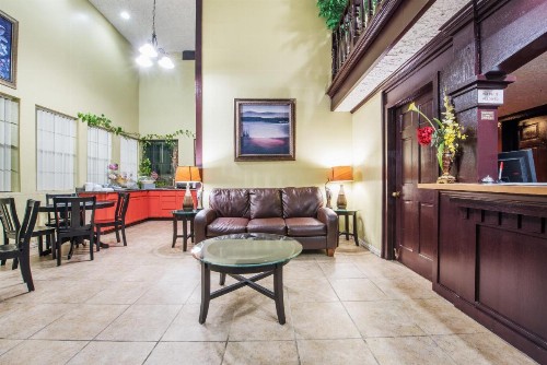 Howard Johnson by Wyndham San Marcos - image 20