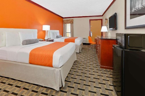 Howard Johnson by Wyndham San Marcos - image 22
