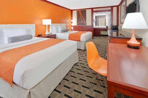 Howard Johnson by Wyndham San Marcos - image 27