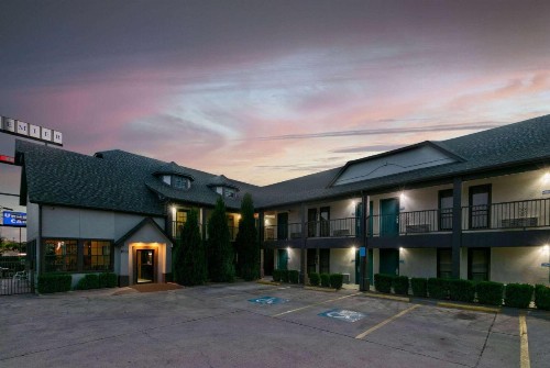Howard Johnson by Wyndham San Marcos - image 32