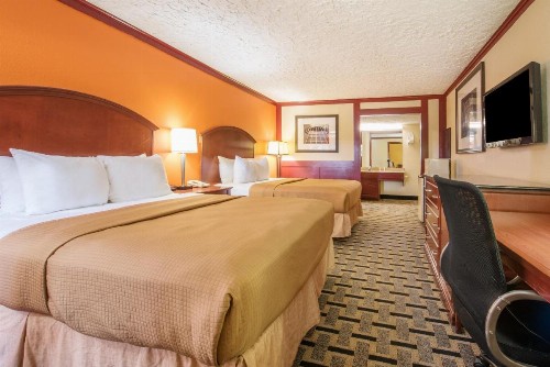 Howard Johnson by Wyndham San Marcos - image 35