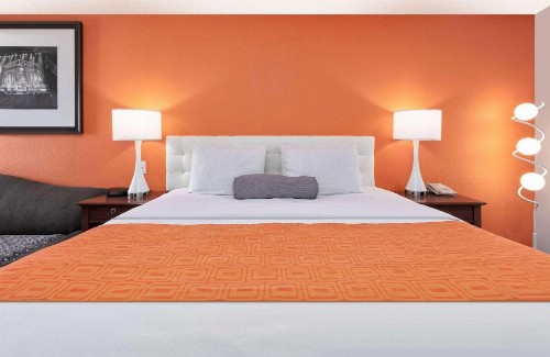 Howard Johnson by Wyndham San Marcos - image 37