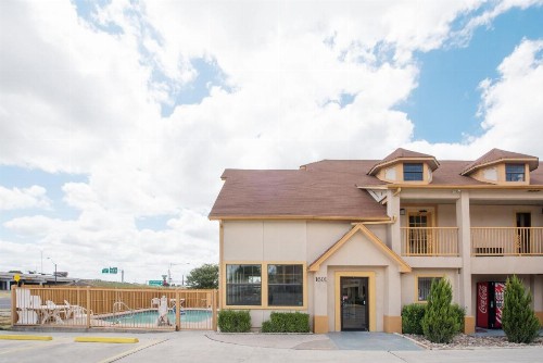 Howard Johnson by Wyndham San Marcos - image 4