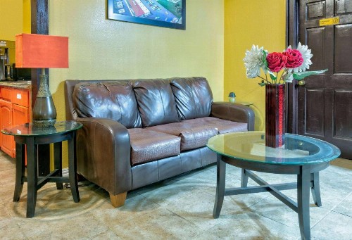 Howard Johnson by Wyndham San Marcos - image 41