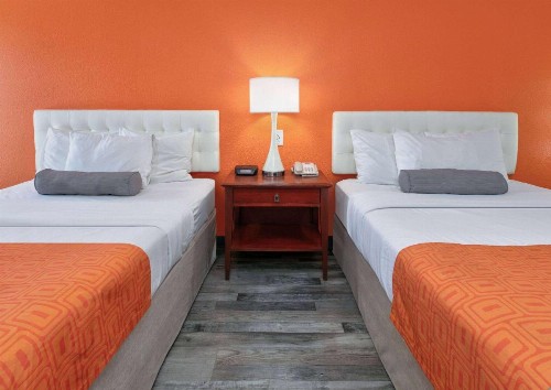 Howard Johnson by Wyndham San Marcos - image 46