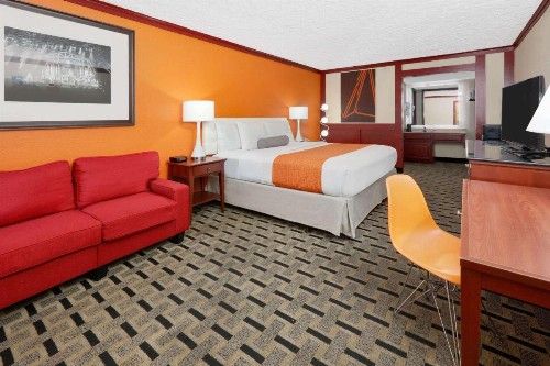 Howard Johnson by Wyndham San Marcos - image 49