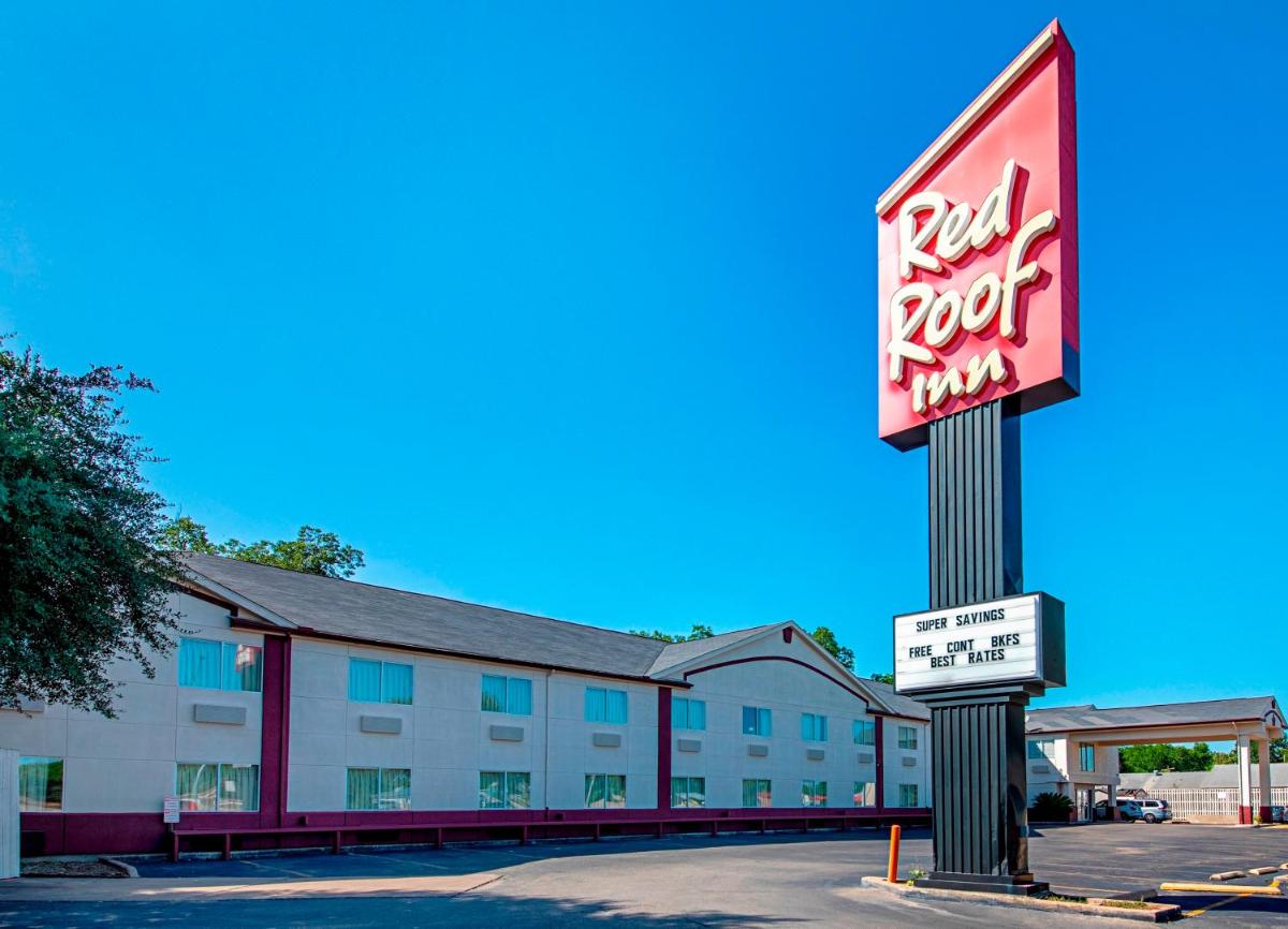 Red Roof Inn San Marcos - image 2