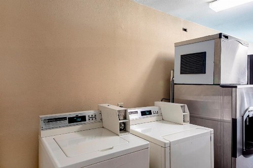 Red Roof Inn San Marcos - image 21