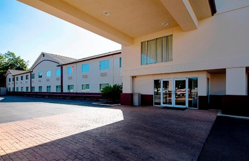 Red Roof Inn San Marcos - image 3