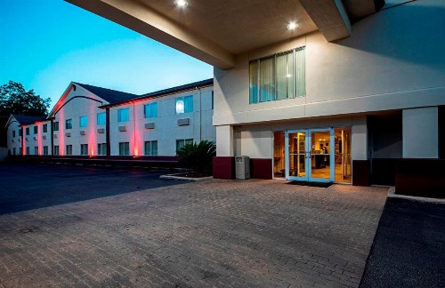 Red Roof Inn San Marcos - image 5