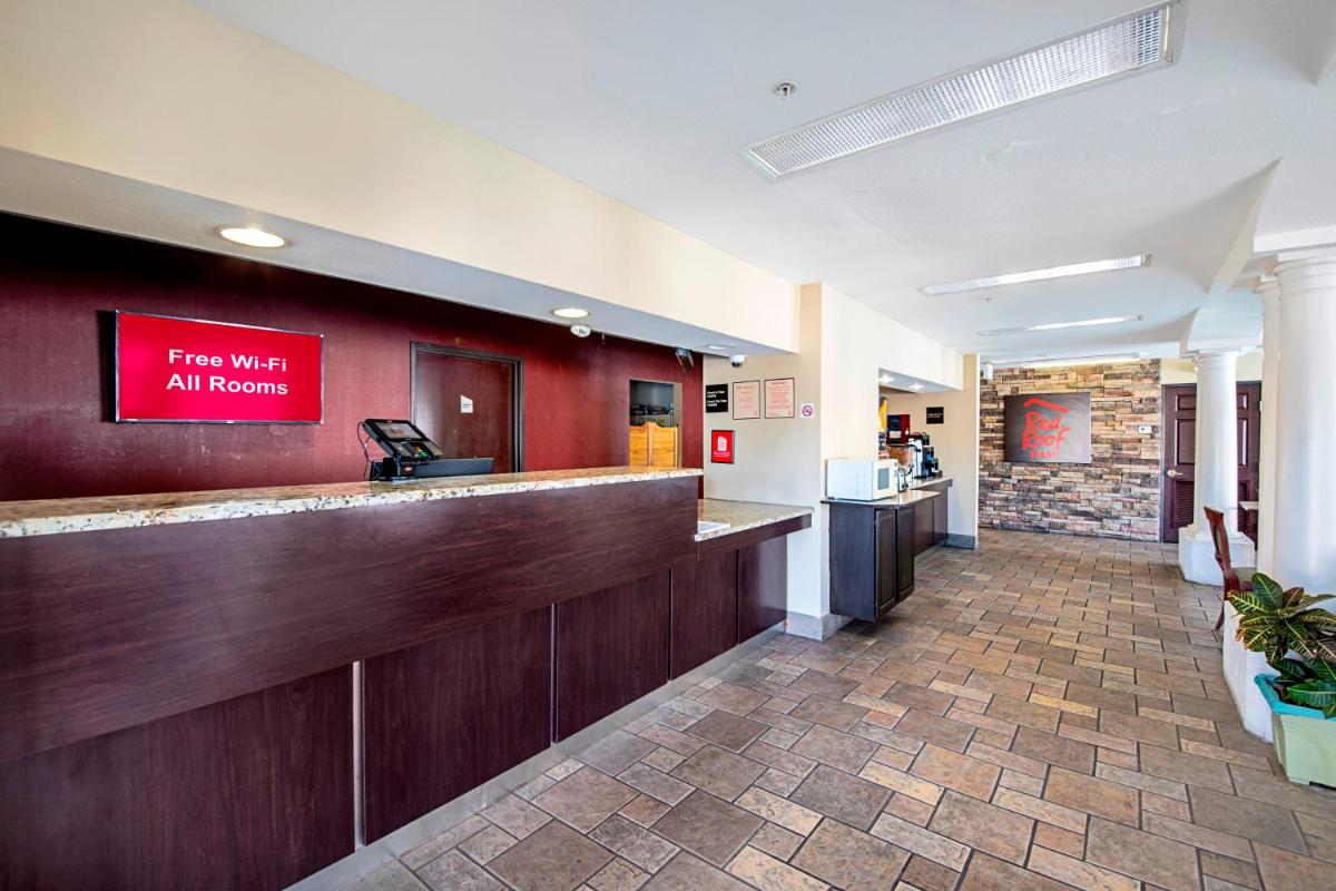 Red Roof Inn San Marcos - image 7