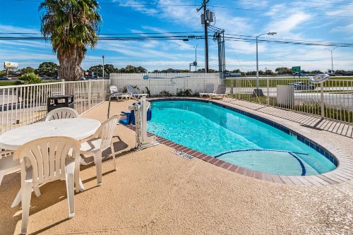 Motel 6-San Marcos TX - North - image 4