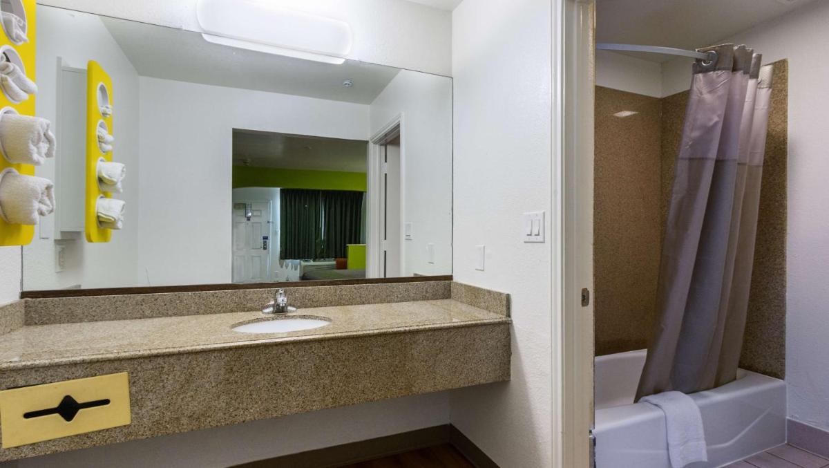 Motel 6-San Marcos TX - North - image 6