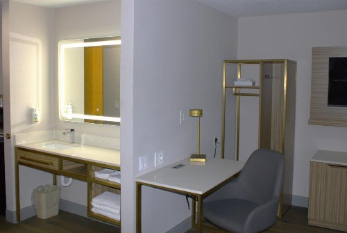 Baymont Inn & Suites by Wyndham San Marcos - image 9