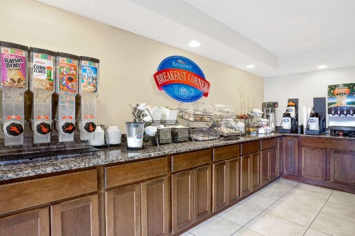 Baymont Inn & Suites by Wyndham San Marcos - image 1