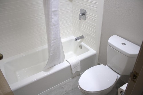 Baymont Inn & Suites by Wyndham San Marcos - image 7