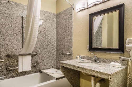 Comfort Suites Near Texas State University - image 12