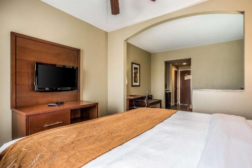 Comfort Suites Near Texas State University - image 15