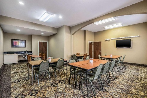 Comfort Suites Near Texas State University - image 23