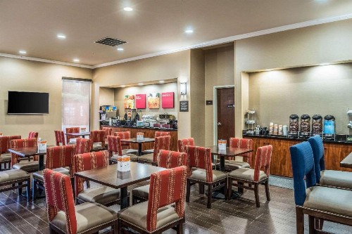 Comfort Suites Near Texas State University - image 25