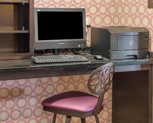 Comfort Inn & Suites San Marcos - image 18
