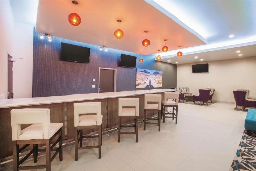 La Quinta by Wyndham San Marcos Outlet Mall - image 10