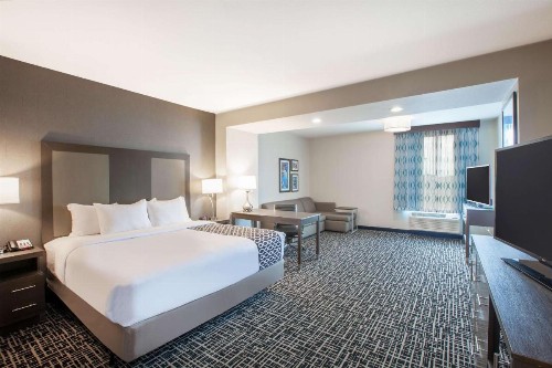 La Quinta by Wyndham San Marcos Outlet Mall - image 14