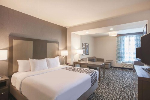 La Quinta by Wyndham San Marcos Outlet Mall - image 18