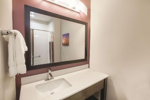 La Quinta by Wyndham San Marcos Outlet Mall - image 6
