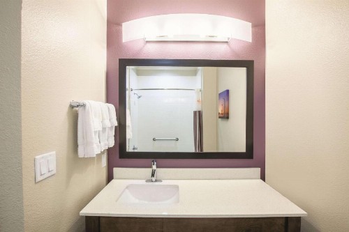 La Quinta by Wyndham San Marcos Outlet Mall - image 8