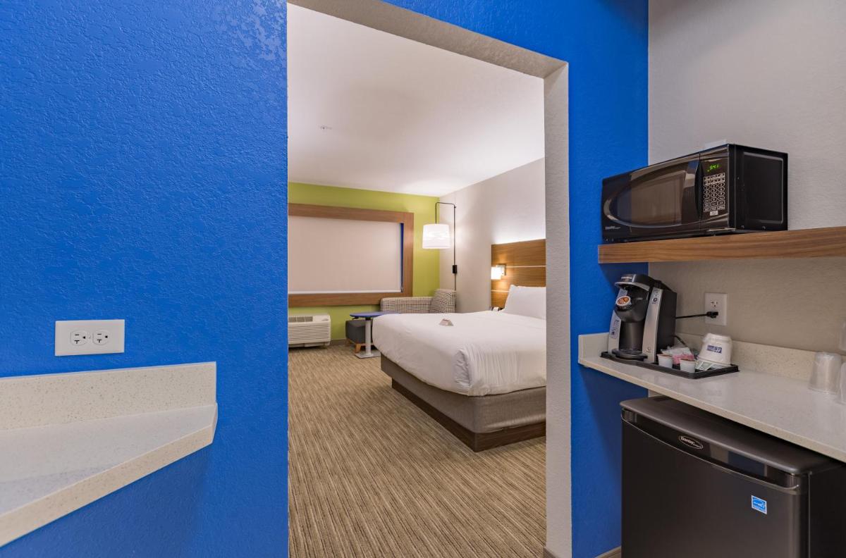 Holiday Inn Express & Suites - San Marcos South an IHG Hotel - image 3