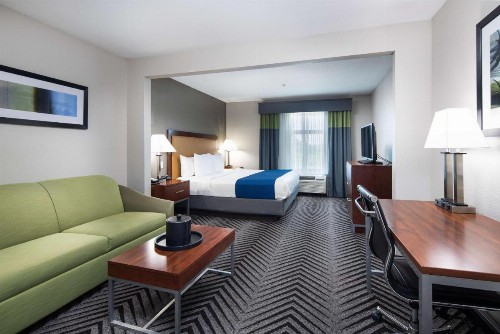 Best Western Coyote Point Inn - image 11