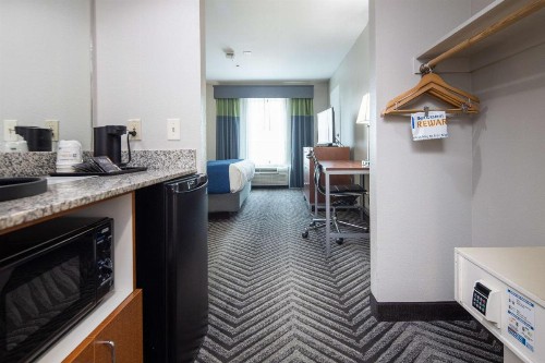 Best Western Coyote Point Inn - image 15