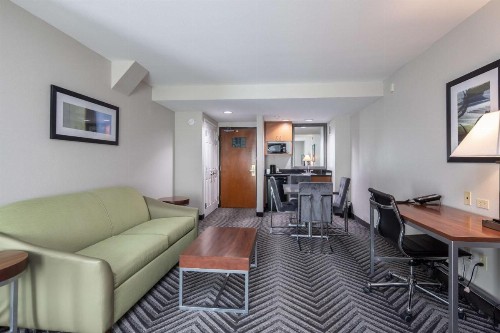 Best Western Coyote Point Inn - image 24