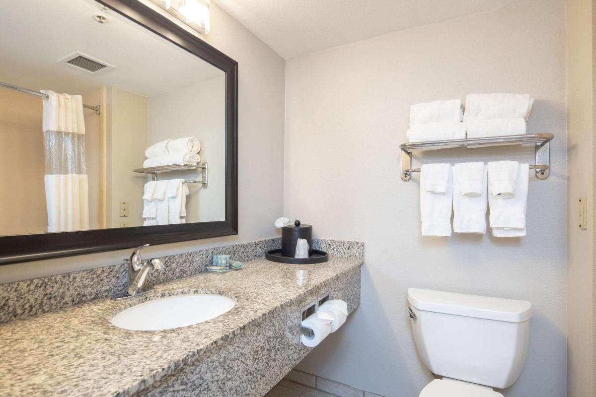 Best Western Coyote Point Inn - image 4