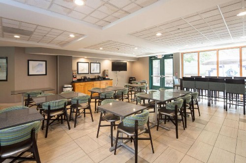 Best Western Coyote Point Inn - image 6