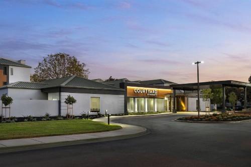 Courtyard by Marriott San Mateo Foster City - image 3
