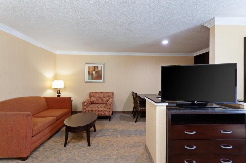 Holiday Inn & Suites San Mateo - SFO an IHG Hotel - image 12