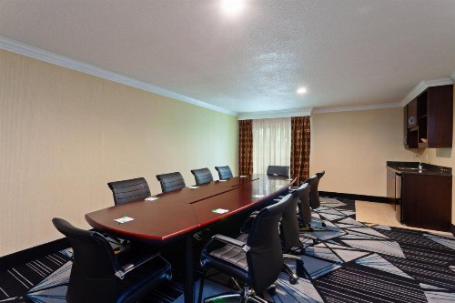 Holiday Inn & Suites San Mateo - SFO an IHG Hotel - image 3