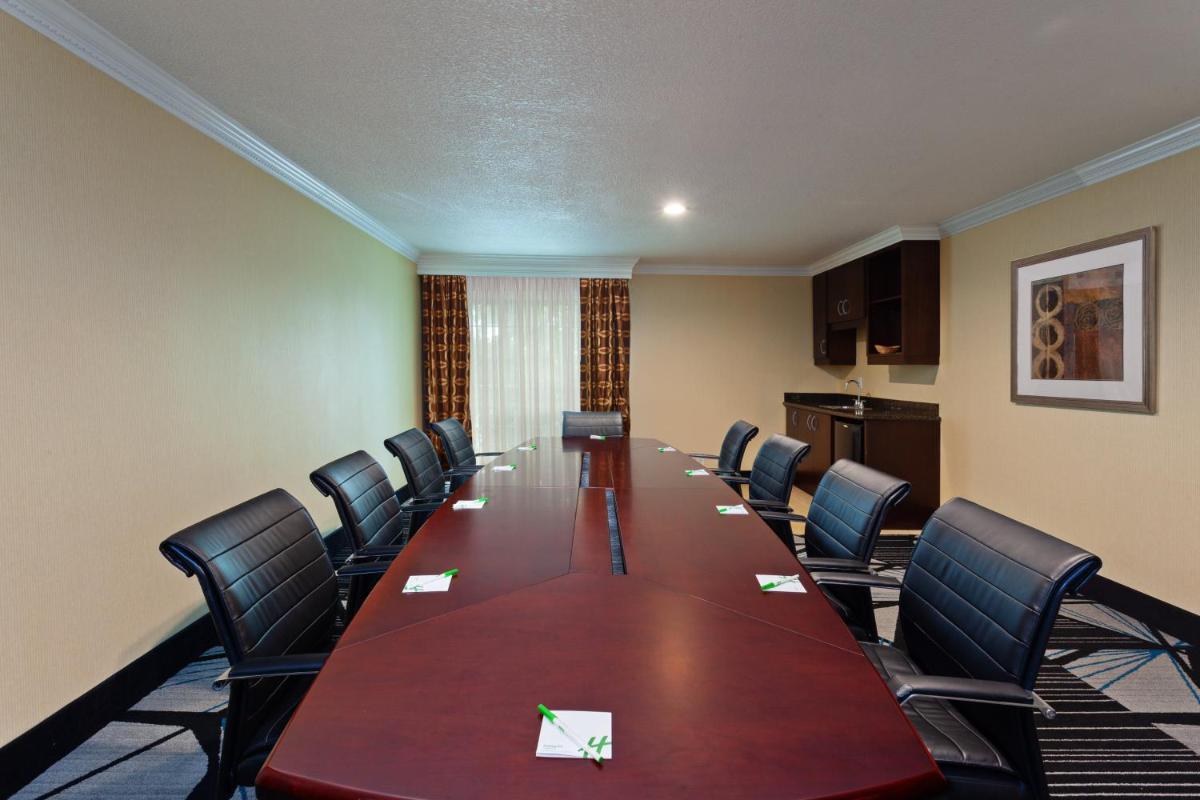 Holiday Inn & Suites San Mateo - SFO an IHG Hotel - image 5