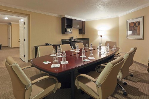 Holiday Inn & Suites San Mateo - SFO an IHG Hotel - image 6