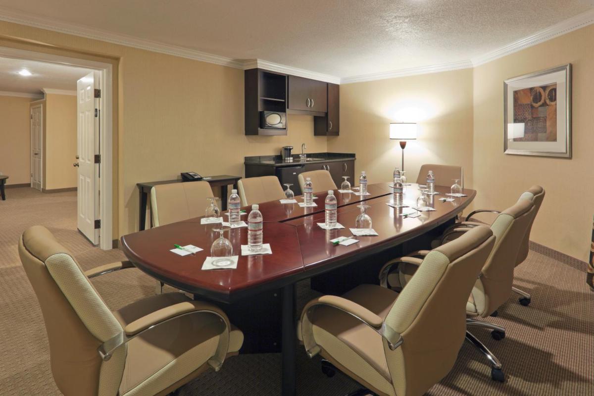 Holiday Inn & Suites San Mateo - SFO an IHG Hotel - image 6