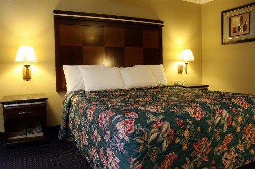 Americas Best Value Inn San Mateo - image 11